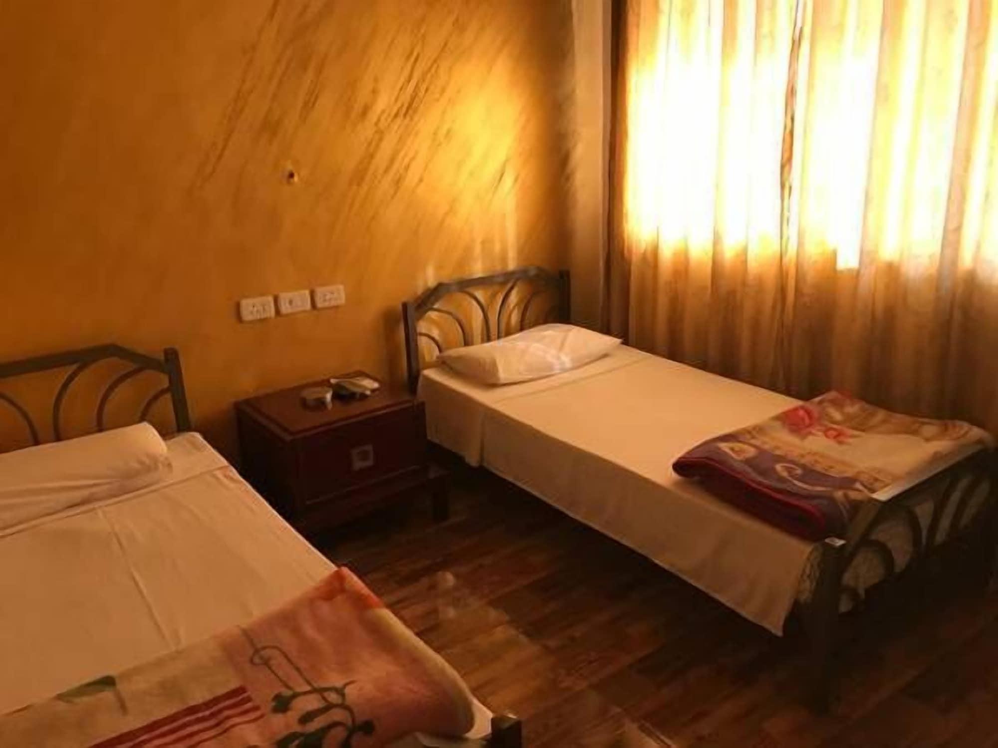 Sun Rise Hotel & Hostel & Tours Аман Екстериор снимка