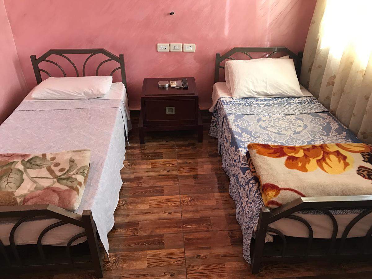 Sun Rise Hotel & Hostel & Tours Аман Екстериор снимка