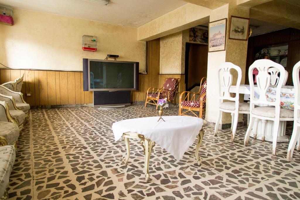 Sun Rise Hotel & Hostel & Tours Аман Екстериор снимка