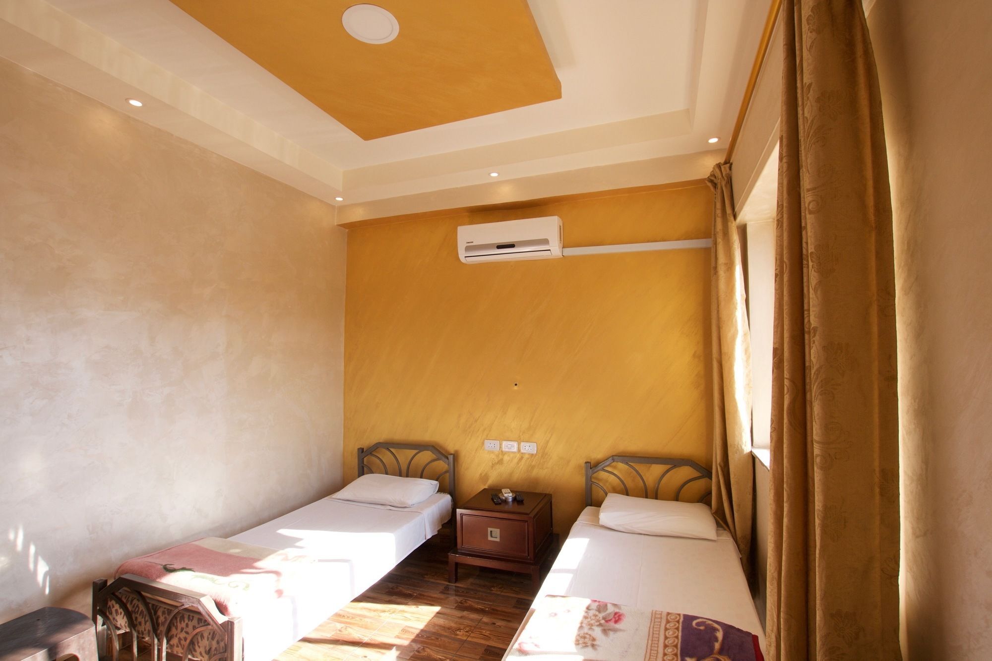 Sun Rise Hotel & Hostel & Tours Аман Екстериор снимка